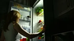 Už žádný noční hlad: pamatujte na tyto jednoduché způsoby, jak se vypořádat s chutí na jídlo před spaním.