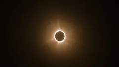 Den se promění v noc: Kdy začne úplné zatmění Slunce a hvězda zmizí téměř na 7 minut?